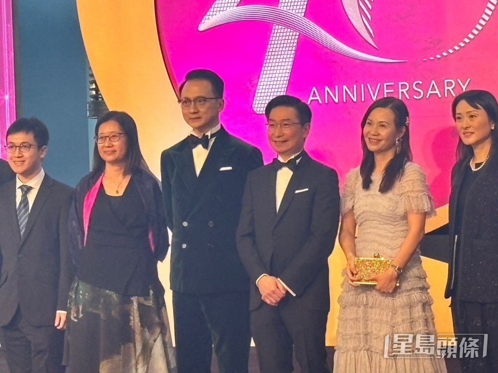 中大醫學院院長陳家亮(左三)。脫芷晴攝 中大醫學院院長陳家亮(左三)。脫芷晴攝