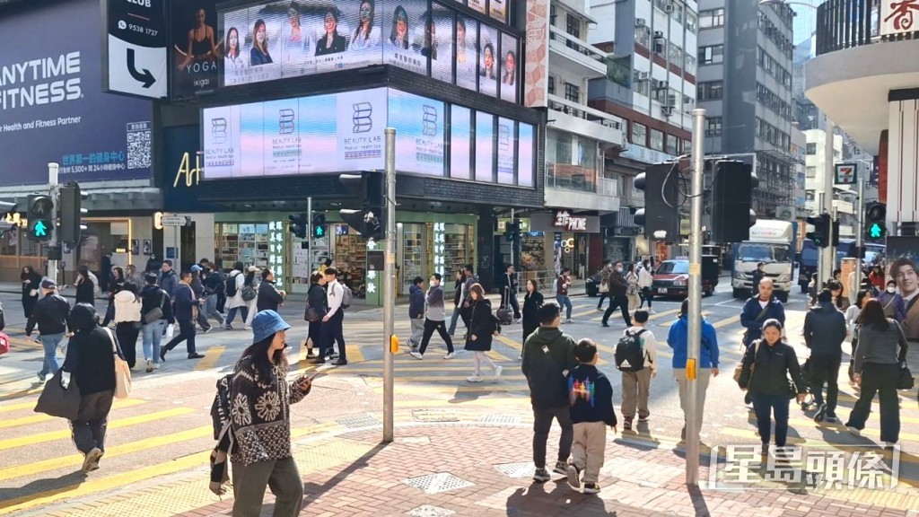 尖沙咀加拿芬道與加連威老道交界路口。