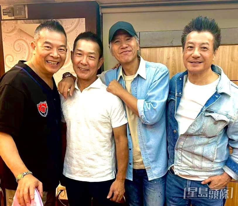 嘉華哥在港跟吳毅將、石修及元彪敘舊。 嘉華哥在港跟吳毅將、石修及元彪敘舊。