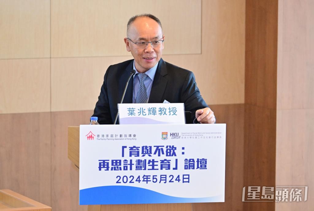 香港大學社會工作及社會行政學系講座教授葉兆輝指，現今女性有學歷及經濟條件，毋須透過結婚去改變生活質素。