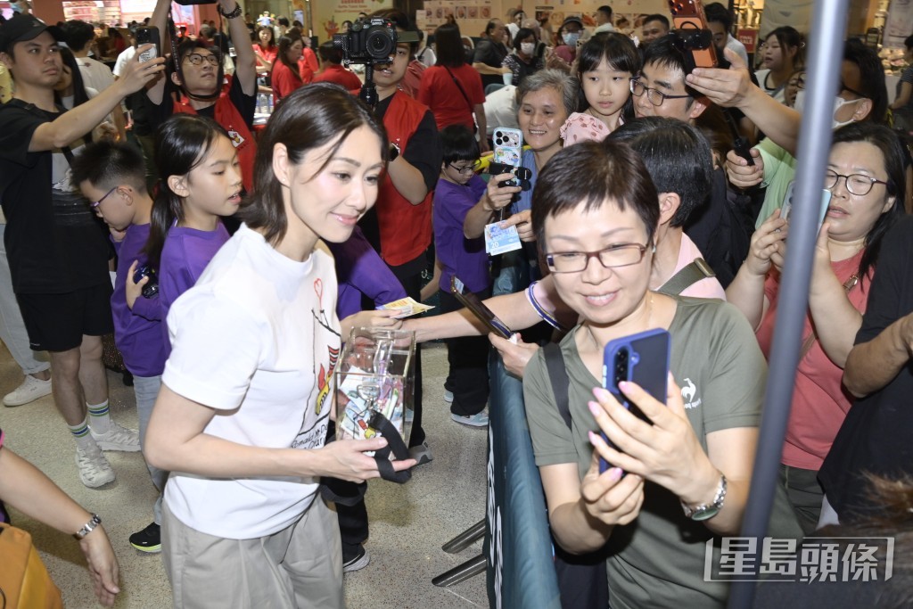 胡定欣笑指這次旅行不算蜜月旅行一部份。