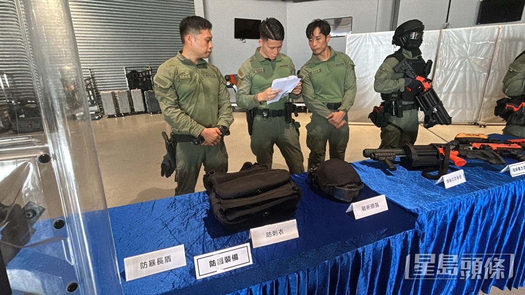 懲教署展示防暴設備。 懲教署展示防暴設備。