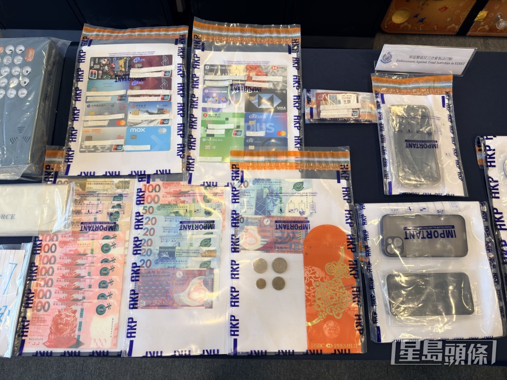 招攬黑社會成員伴隨着簡單入會儀式,包括收取俗稱為「老毛」港幣$36.6元的利是。梁國峰攝 招攬黑社會成員伴隨着簡單入會儀式,包括收取俗稱為「老毛」港幣$36.6元的利是。梁國峰攝