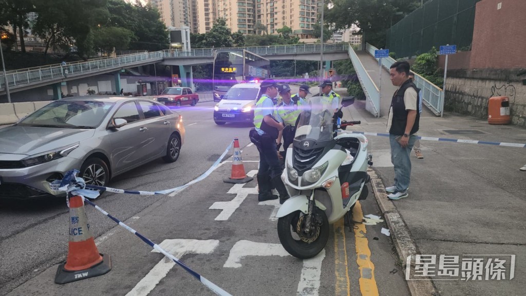 警方發現涉案男子不僅涉嫌藏毒,更未能出示有效駕駛執照,而該輛電單車亦懷疑為未經授權而取用。黎志偉攝 警方發現涉案男子不僅涉嫌藏毒,更未能出示有效駕駛執照,而該輛電單車亦懷疑為未經授權而取用。黎志偉攝