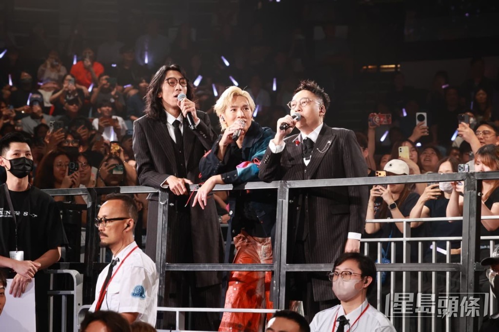 3人走到觀眾席前進行「即興廣偉論」。 3人走到觀眾席前進行「即興廣偉論」。
