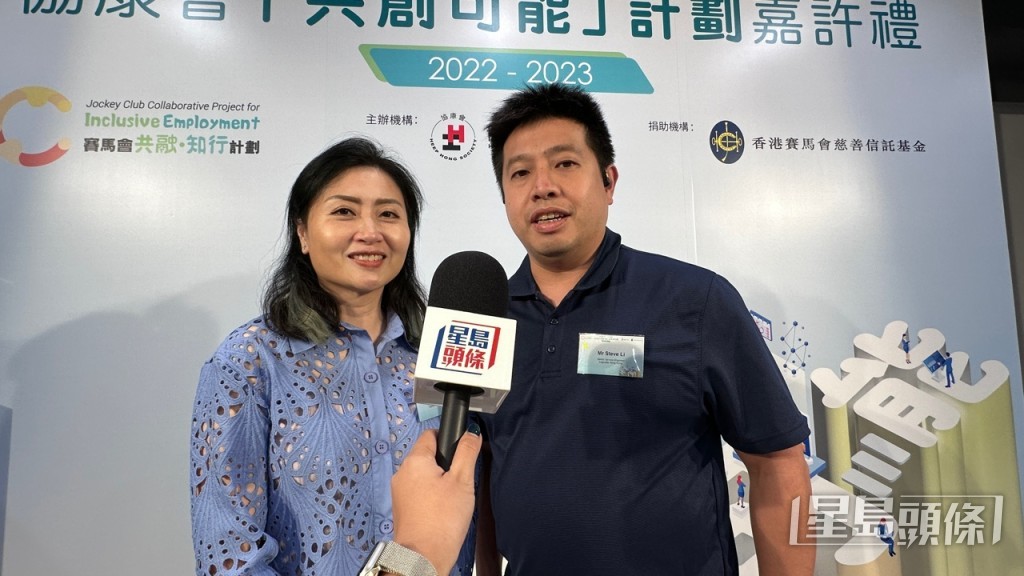 資訊科技公司Logicalis人力資源及行政總監陳淑儀（左）及計劃青年Fanny的直屬上司李先生（右）。謝曉雅攝