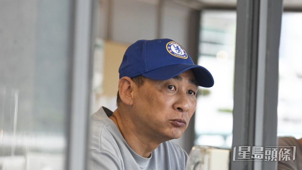 「顽童」今朝出跳时郑俊伟留守栏边睇实，之后就立即赶返马房闸口等马。