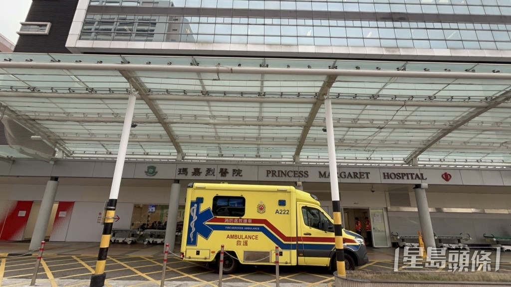 過路女子送院救治。楊偉亨攝