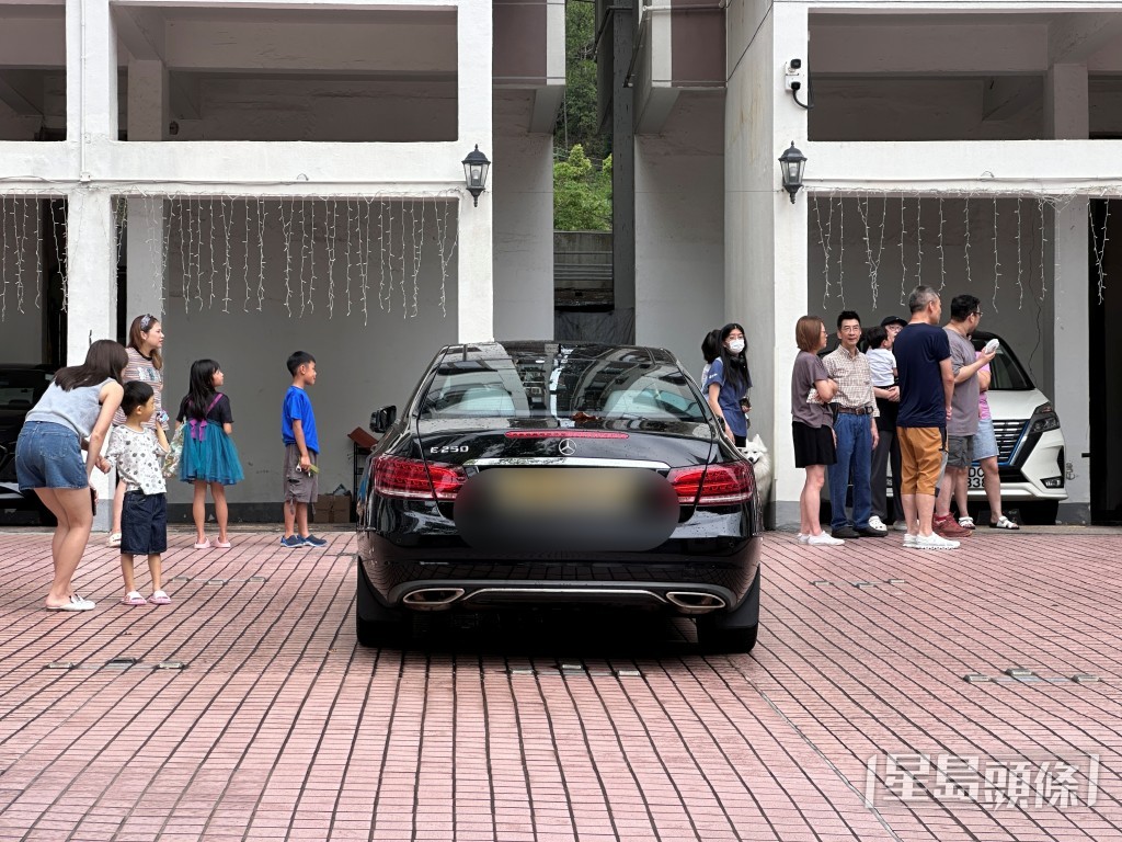10多名居民自行疏散到地面。