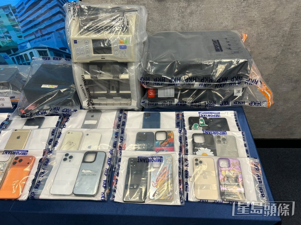 警方檢獲多部涉案電話。