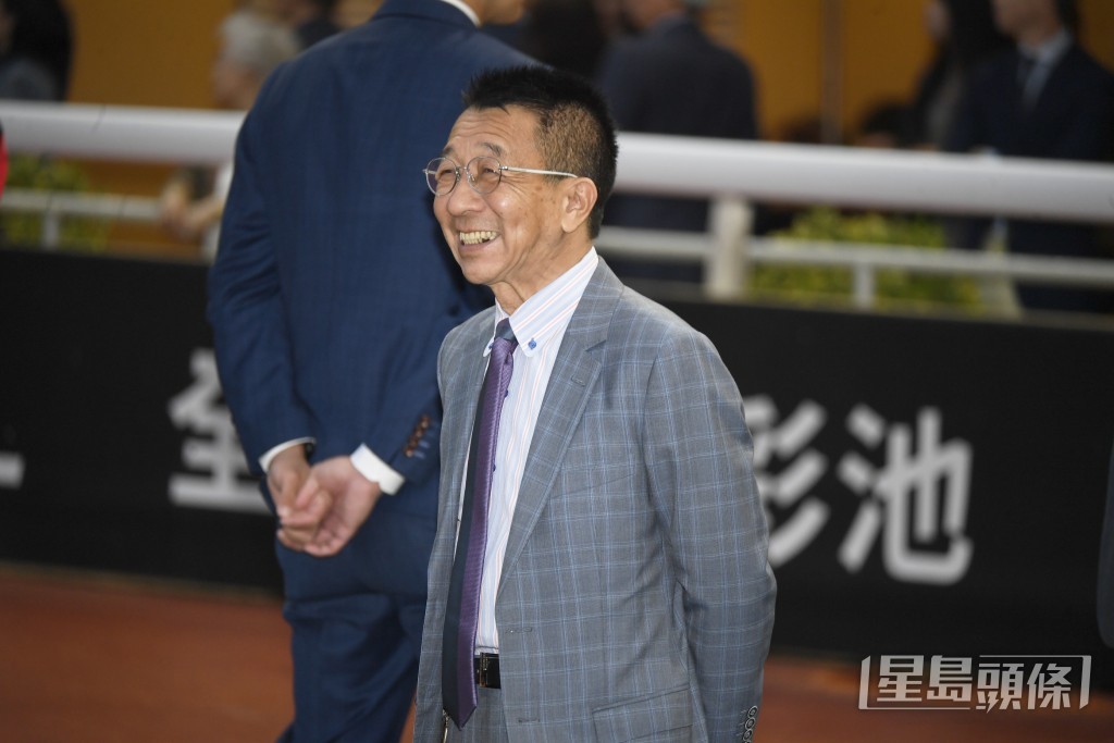 「幸运派彩」今朝课后徐雨石赶到机坪迎接，更急不及待向奥尔民问长问短。