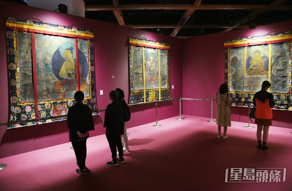 今次展覽是慶祝香港回歸28周年的一項活動,劉洪文燕希望年輕一代感受中華文化的多元並蓄,傳承當中的瑰寶。 今次展覽是慶祝香港回歸28周年的一項活動,劉洪文燕希望年輕一代感受中華文化的多元並蓄,傳承當中的瑰寶。