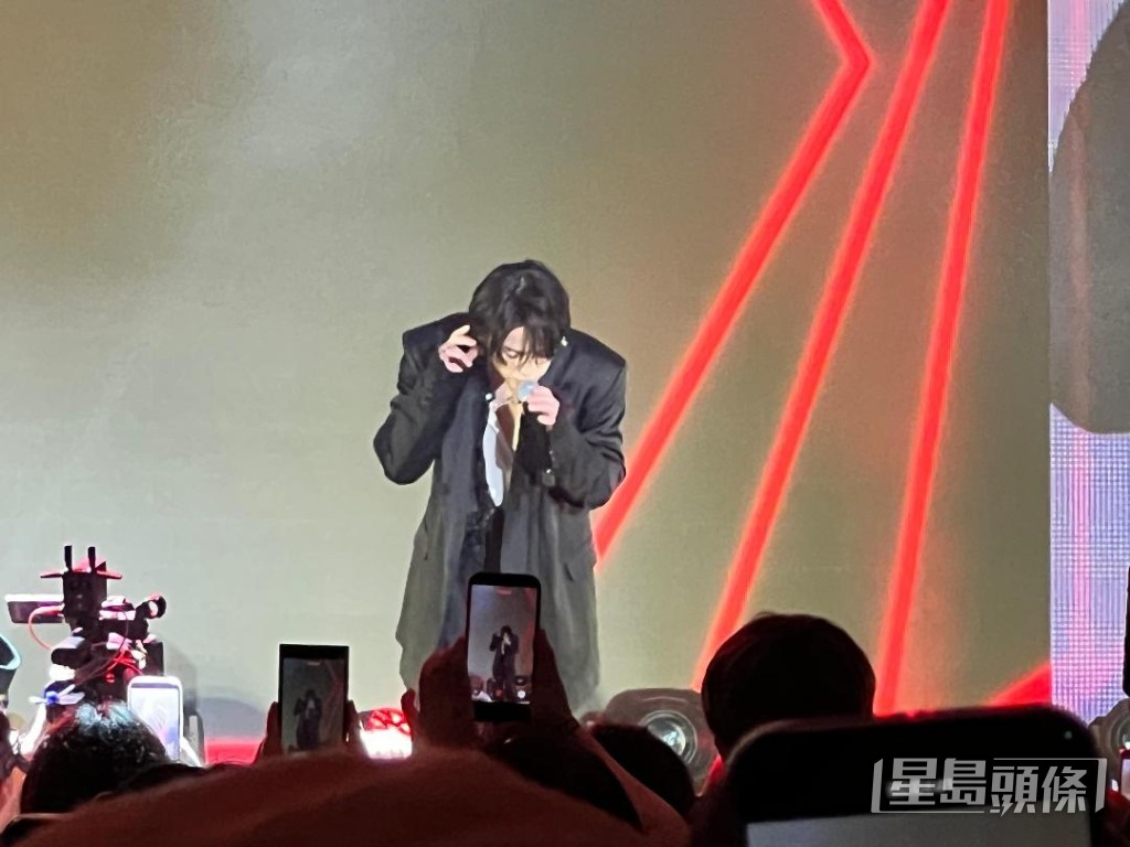 龜梨以廣東話跟大家打招呼。