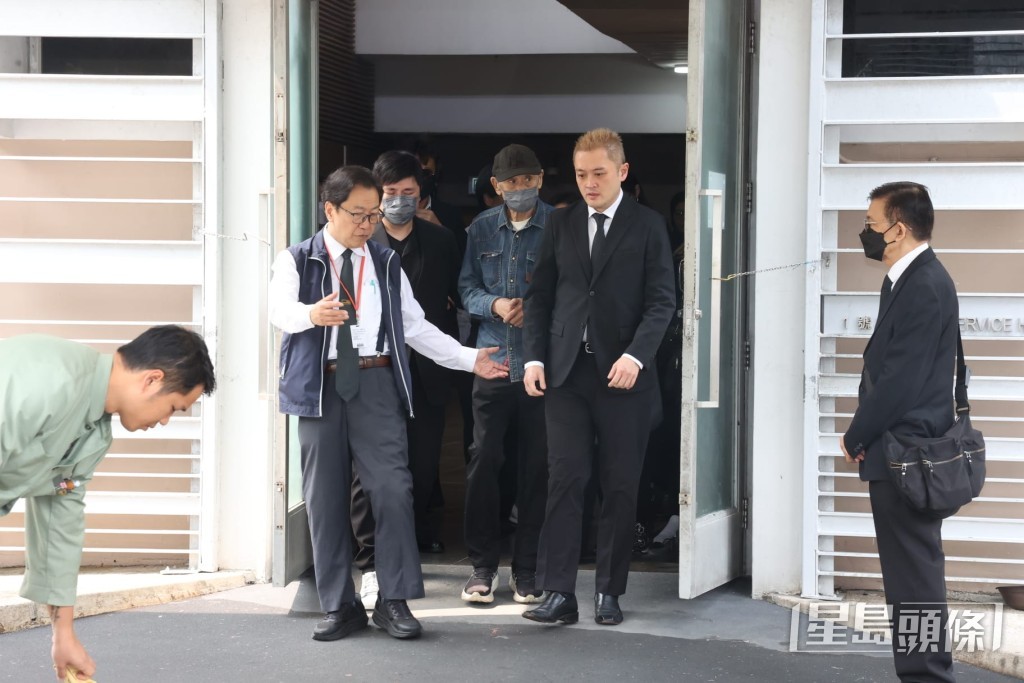 李泳漢與李泳豪與李家鼎父子隨即分別離開,沒有交集。 李泳漢與李泳豪與李家鼎父子隨即分別離開,沒有交集。