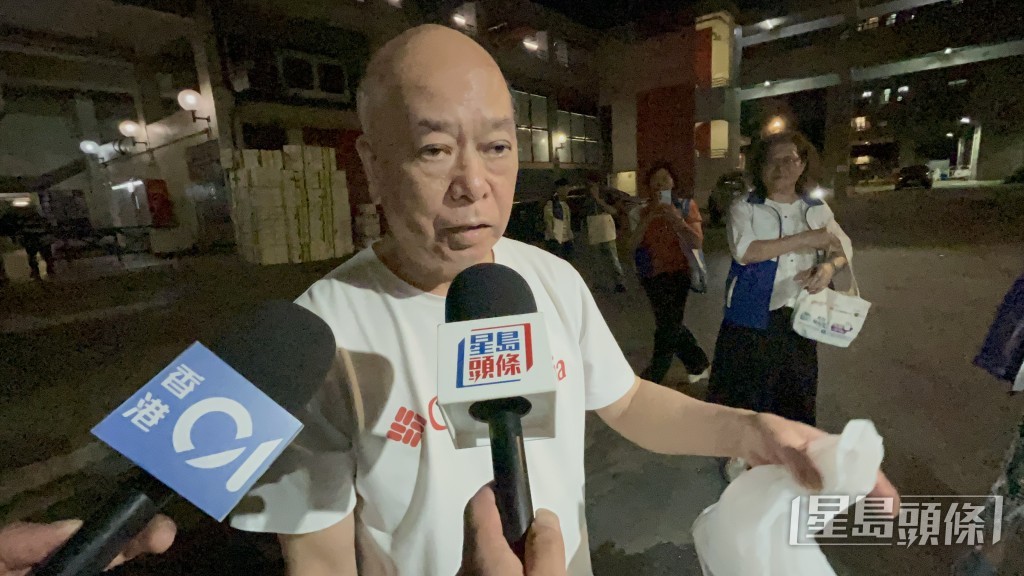 王先生直言停水「梗係唔方便,返嚟身水身汗,無得沖涼,又無得煮飯」。 王先生直言停水「梗係唔方便,返嚟身水身汗,無得沖涼,又無得煮飯」。