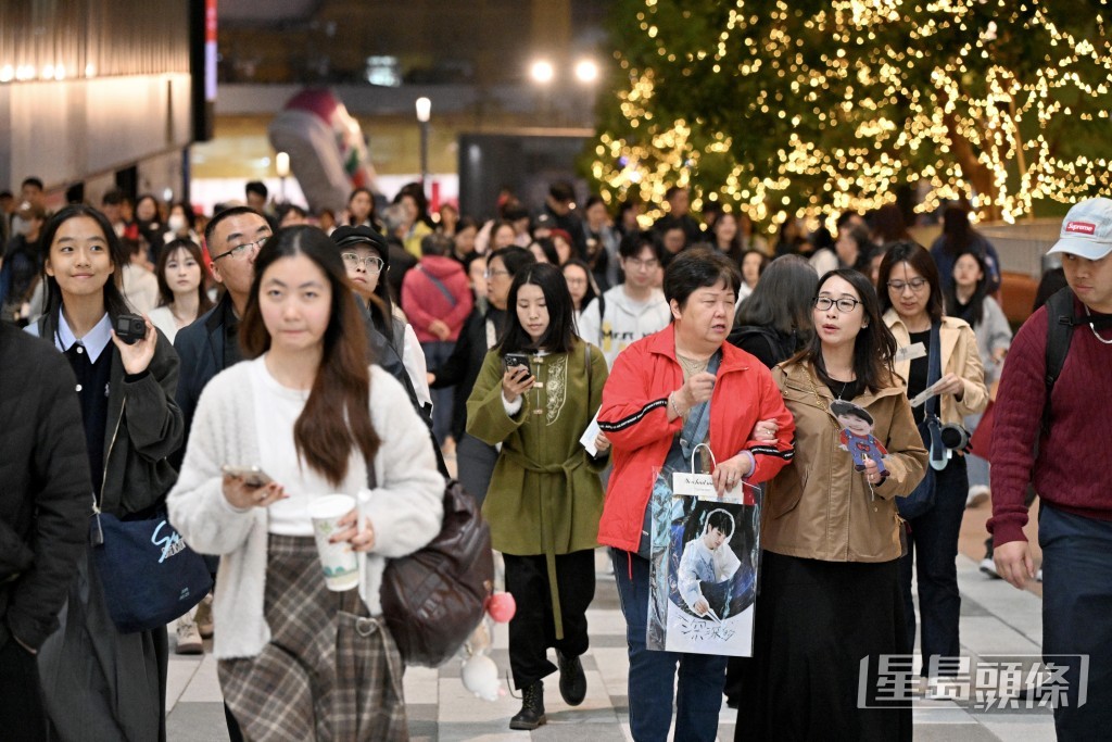 內地人氣歌手周深今明兩日在啟德體育園主場館舉行演唱會。