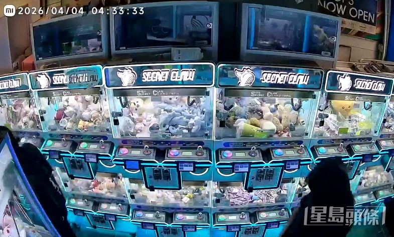 CCTV拍得兩名男賊進入舖內。店主提供CCTV截圖
