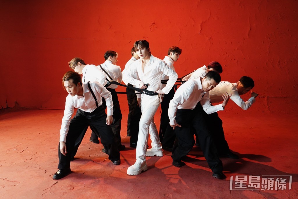 Anson Lo務求達至人歌衫舞合一的完美境界。