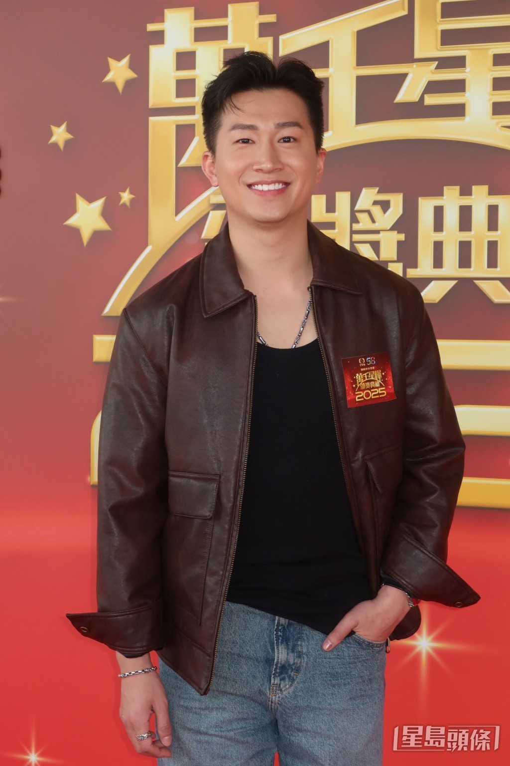 曾展望受力捧。 曾展望受力捧。