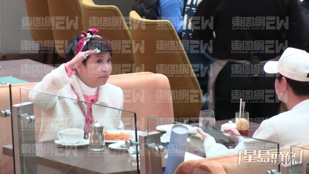 拉妹被《东周刊》早前独家直击跟《中年3》张与辰“密会”。 拉妹被《东周刊》早前独家直击跟《中年3》张与辰“密会”。