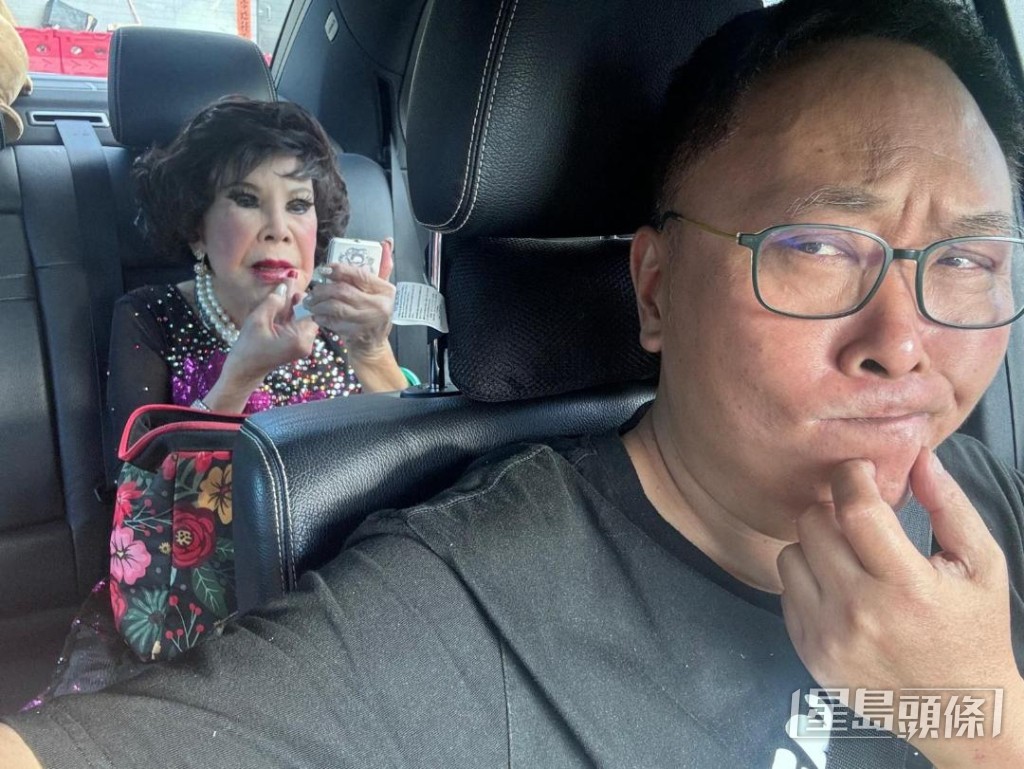 經理人Simon好錫BB。 經理人Simon好錫BB。