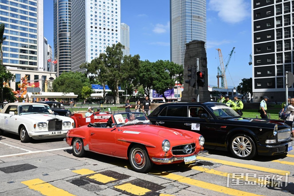 中國香港汽車會今早（6日）舉辦經典名車和古董車巡遊。