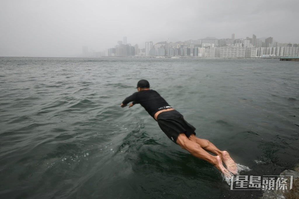 有人仍游早水 有人仍游早水