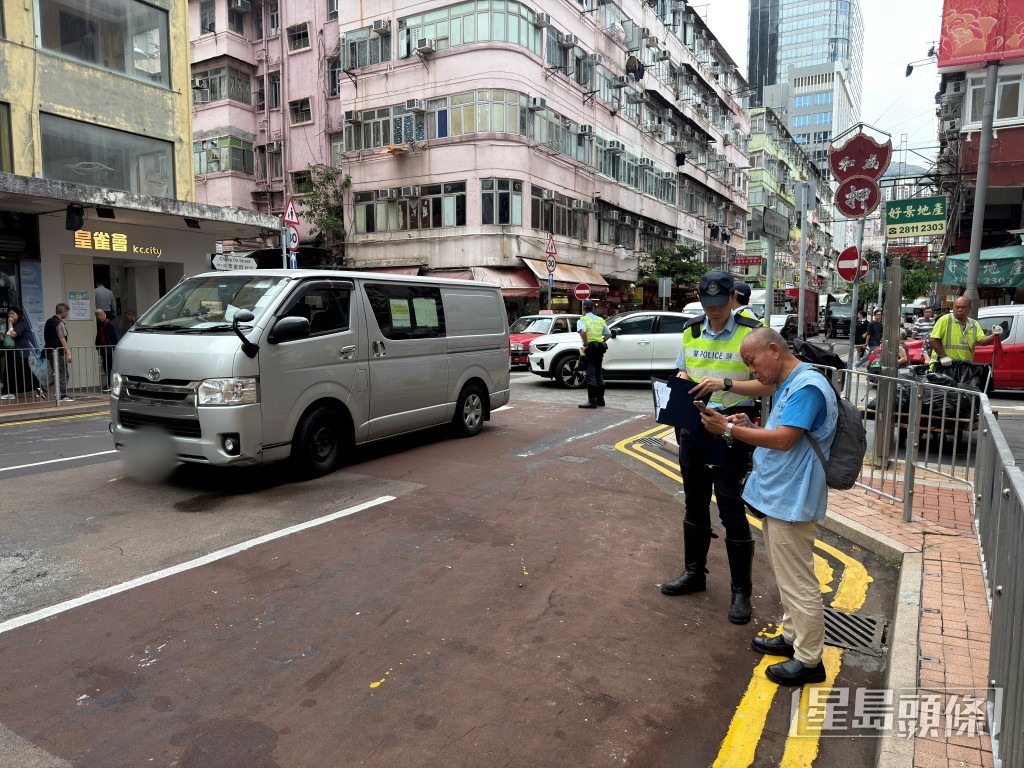 涉事客貨車。