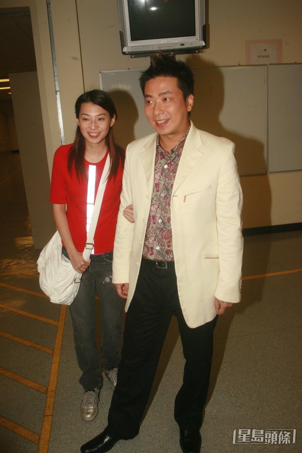 1997年林敏驄與比他年輕18年的落選港姐陳伶俐展開忘年戀。