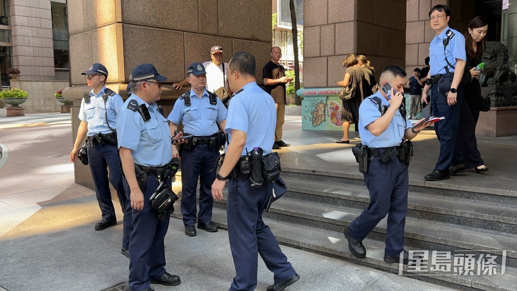 大批警員到場調查。