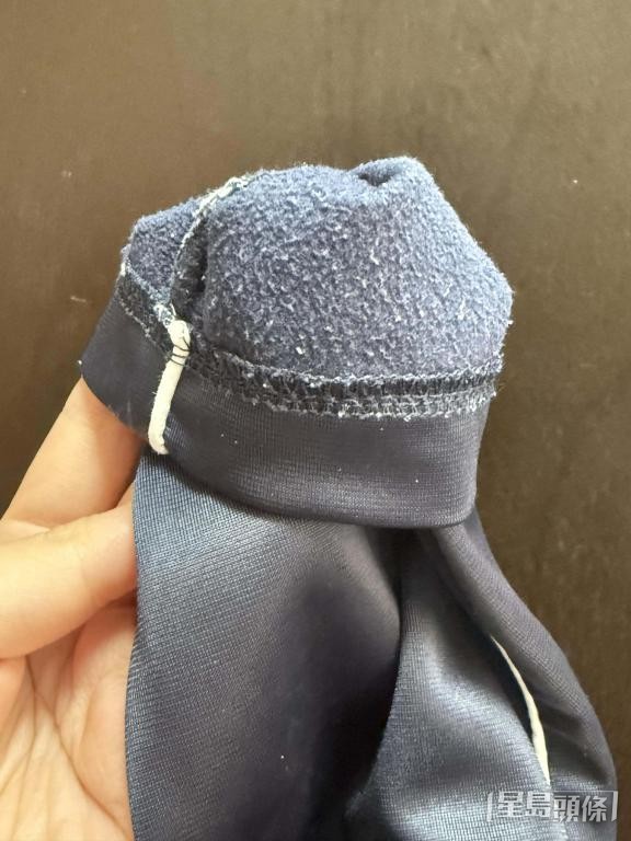 涉事幼稚園的冬季校服有絨毛層保暖。 受訪者提供 涉事幼稚園的冬季校服有絨毛層保暖。 受訪者提供