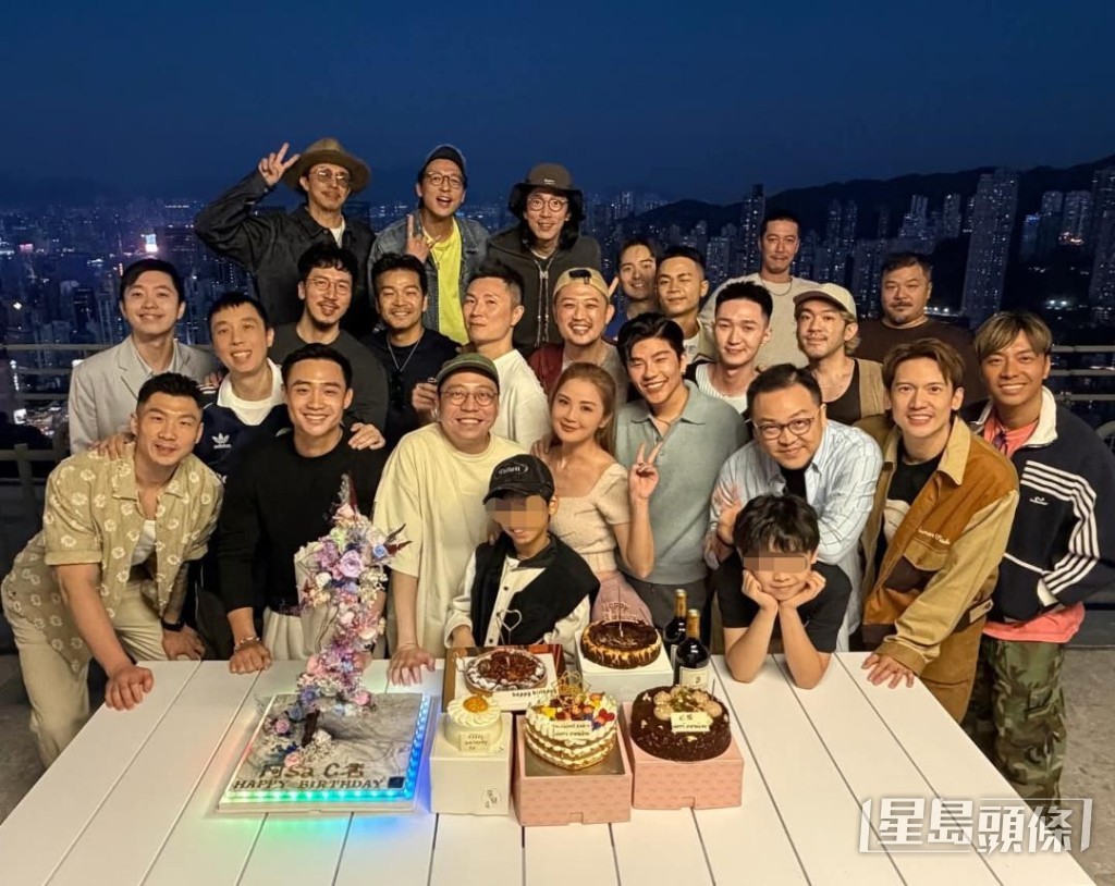 甘永傑（上列左二）大爆阿Sa健身教練男友林俊賢為人細心，一齊BBQ時會幫手攞凳。