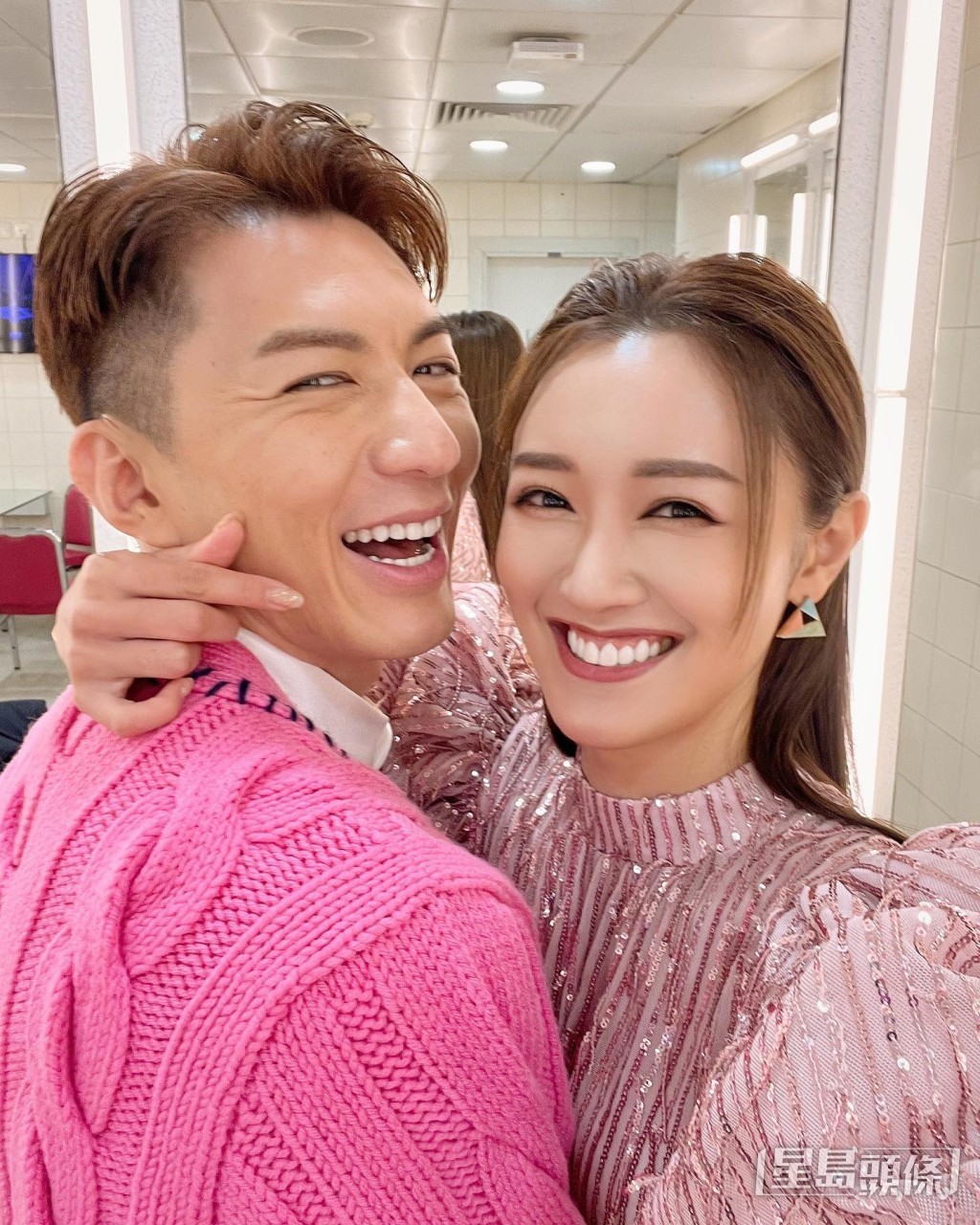 張寶兒與袁偉豪結婚三年造人成功。 張寶兒與袁偉豪結婚三年造人成功。 