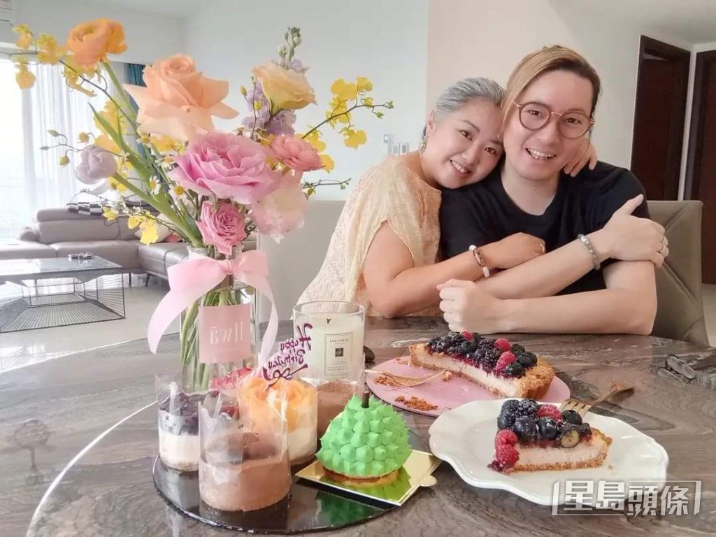 黃和興和太太Happy住喺大馬豪宅區,屋企有2000多呎。 黃和興和太太Happy住喺大馬豪宅區,屋企有2000多呎。