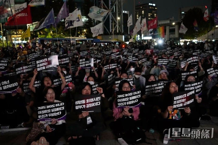南韓去年通過修正案,增設持有、購買、儲存、觀看性剝削影像和偽造影片罪。 南韓去年通過修正案,增設持有、購買、儲存、觀看性剝削影像和偽造影片罪。