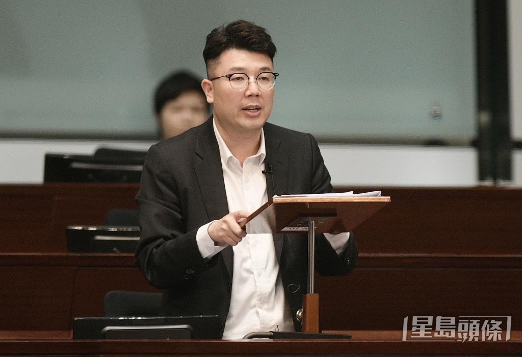 立法會議員劉國勳認為,政府應「一手安置原住民,一手清拆寮屋」。 立法會議員劉國勳認為,政府應「一手安置原住民,一手清拆寮屋」。