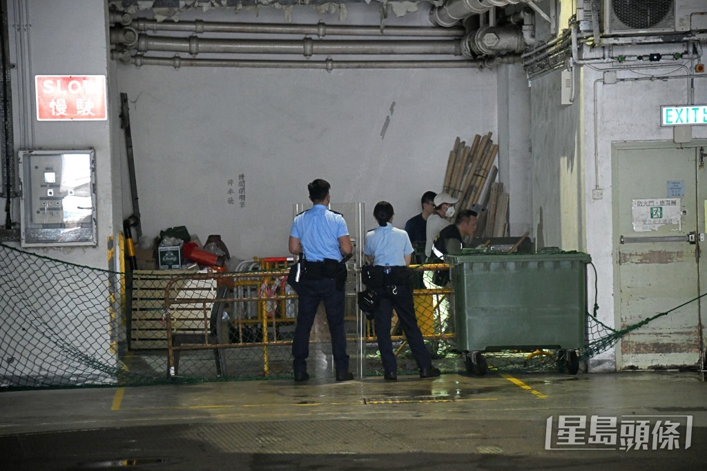 警員到場戒備。楊偉亨攝