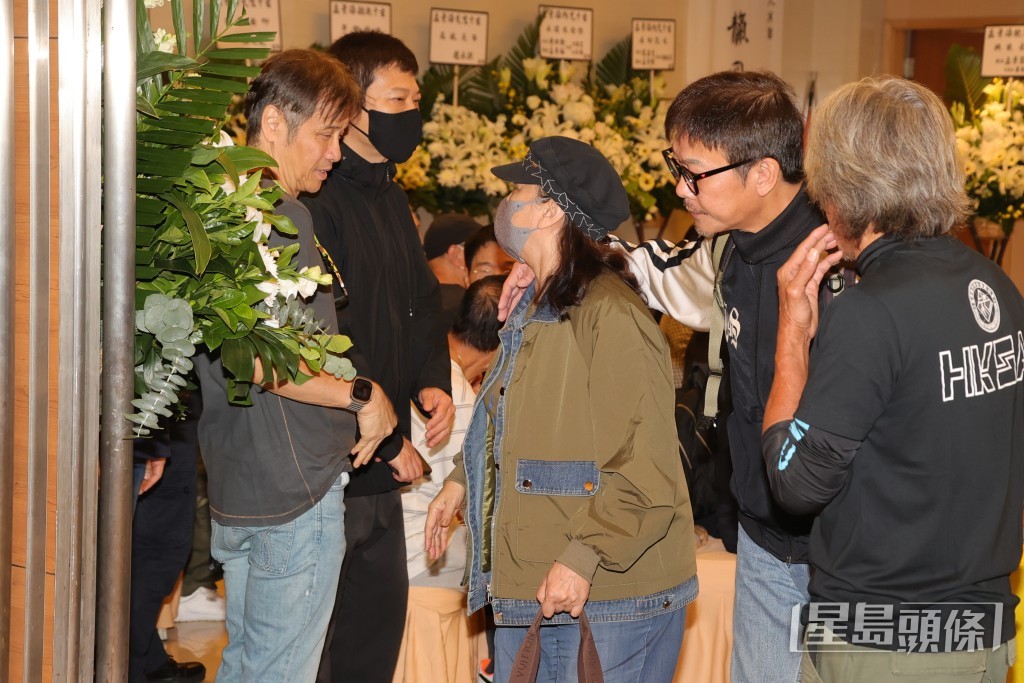 著名動作演員孟海早前出殯，元秋與錢小豪都有送故友一程。
