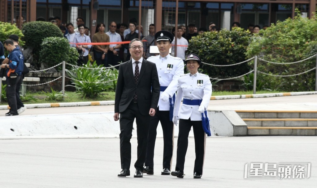 警察學院舉行結業會操，律政司司長林定國在典禮中檢閱畢業的見習督察和學警。楊偉亨攝