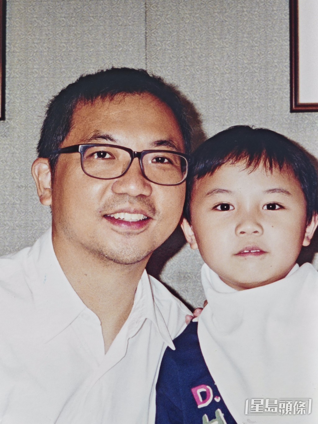 睇住兒子健康成長,潘偉源唔後悔當日嘅決擇。 睇住兒子健康成長,潘偉源唔後悔當日嘅決擇。