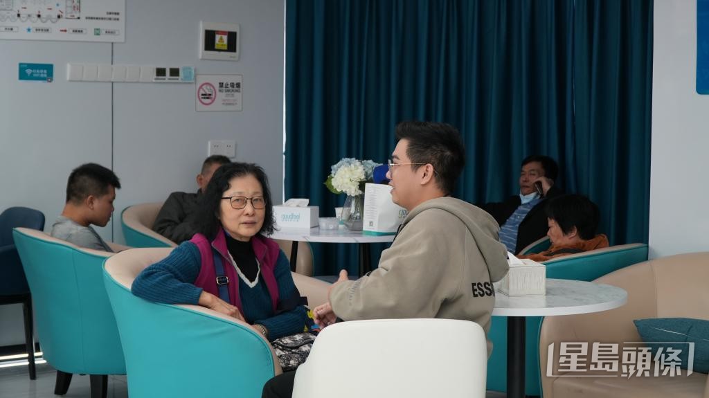 不少港人特意到深圳洗牙和補牙。 不少港人特意到深圳洗牙和補牙。