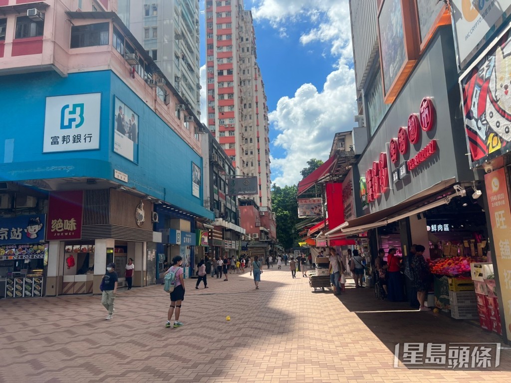 路德圍平日午後人流。林曉敏攝 路德圍平日午後人流。林曉敏攝