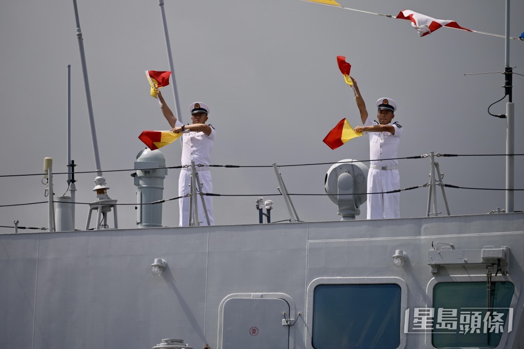 軍樂隊列表演與槍械儀仗表演。 軍樂隊列表演與槍械儀仗表演。