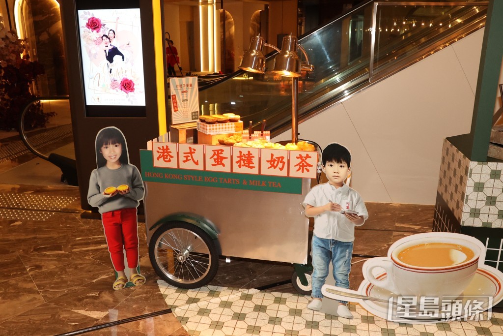 还有黄美棋与钟健威的童年相。 还有黄美棋与钟健威的童年相。
