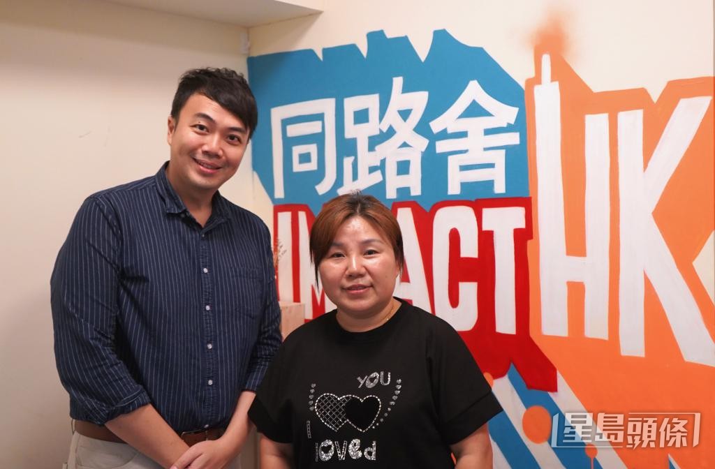 同路舍項目總監吳兆康(左)及女性宿舍夜間關顧員婷婷(右)分享共居計劃的點滴。 同路舍項目總監吳兆康(左)及女性宿舍夜間關顧員婷婷(右)分享共居計劃的點滴。