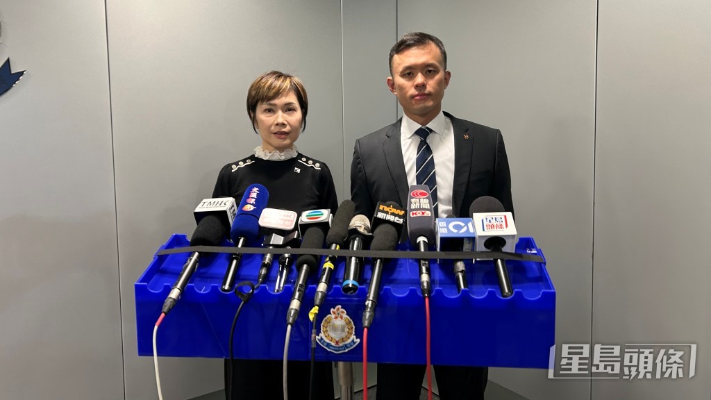 警務處商業罪案調查科警司馮培基（右）及香港保險業聯會行政總監劉佩玲（左）交代案情。曾志恆攝