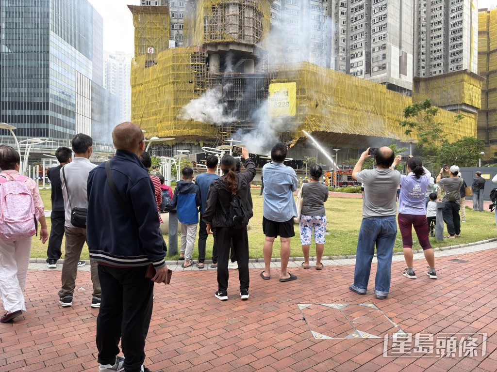 市民自行疏散到安全位置。