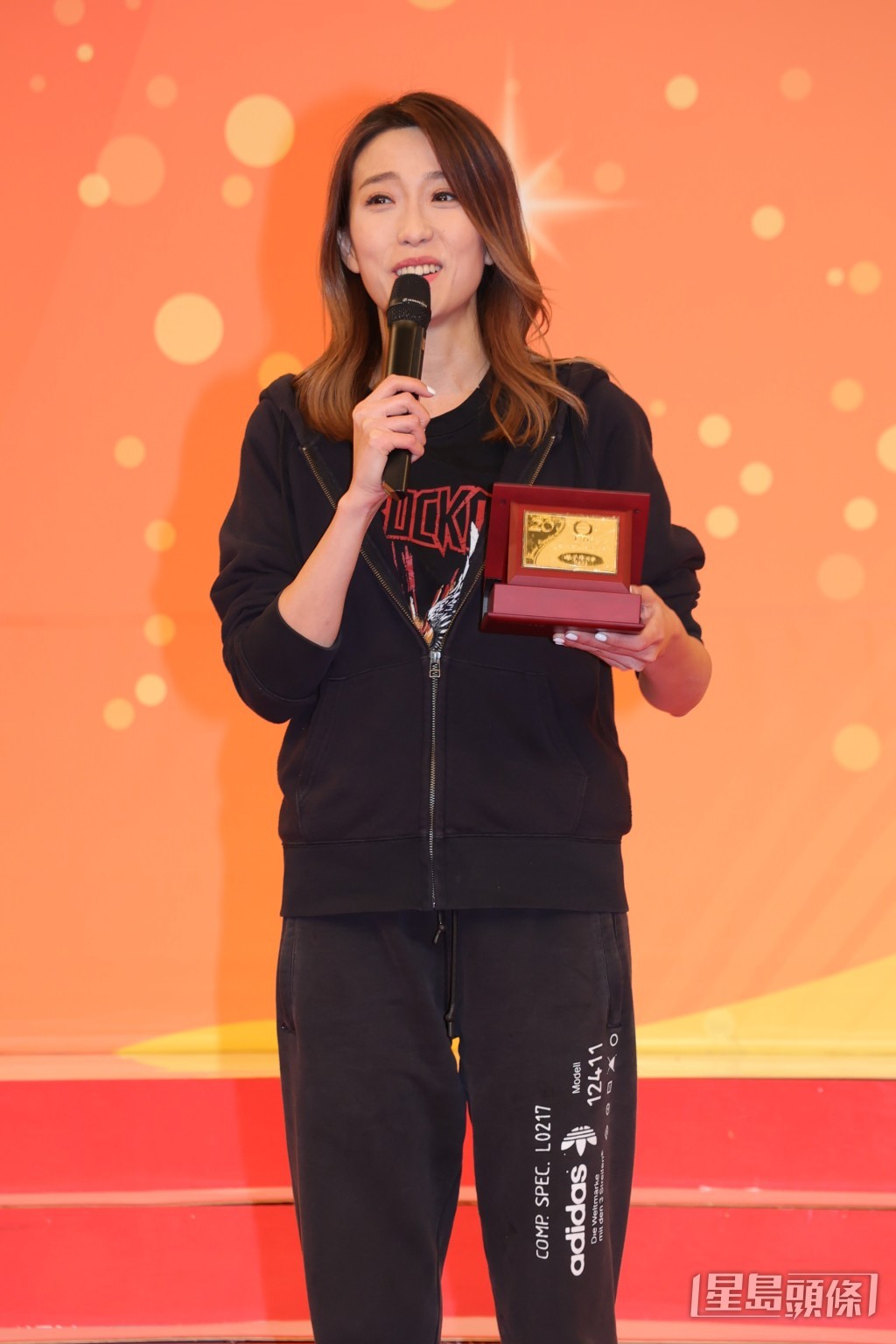 姚子羚事業發展不錯,但仍然單身,令不少人為她着急。 姚子羚事業發展不錯,但仍然單身,令不少人為她着急。