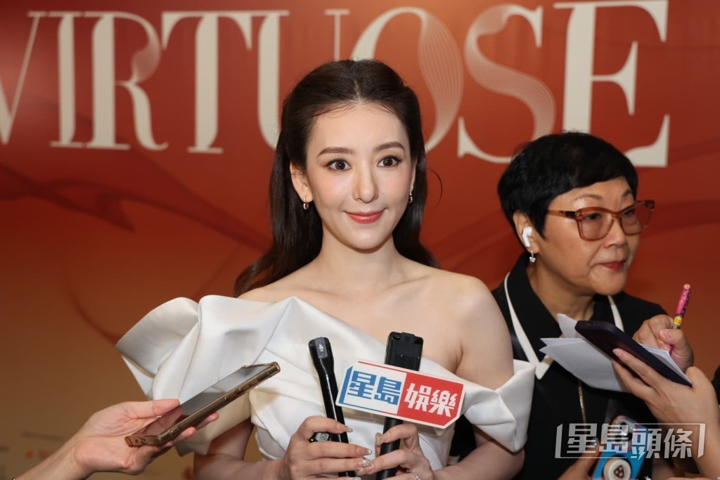 方媛會跟老公傾談時裝。 方媛會跟老公傾談時裝。