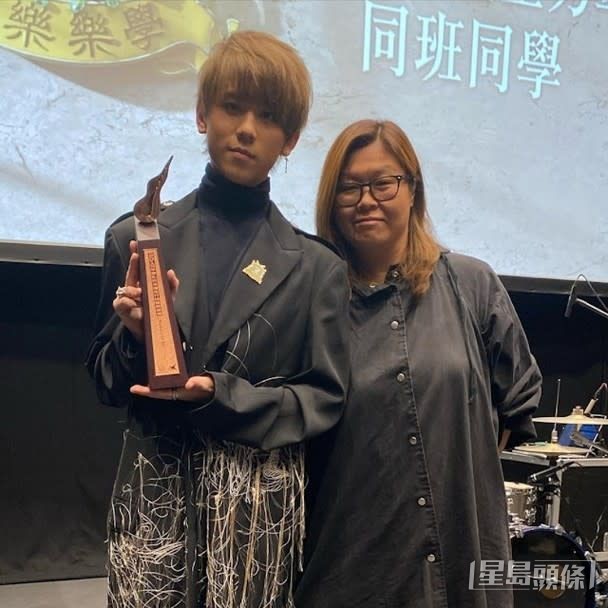 經理人花姐湊得姜濤唔錯。 經理人花姐湊得姜濤唔錯。